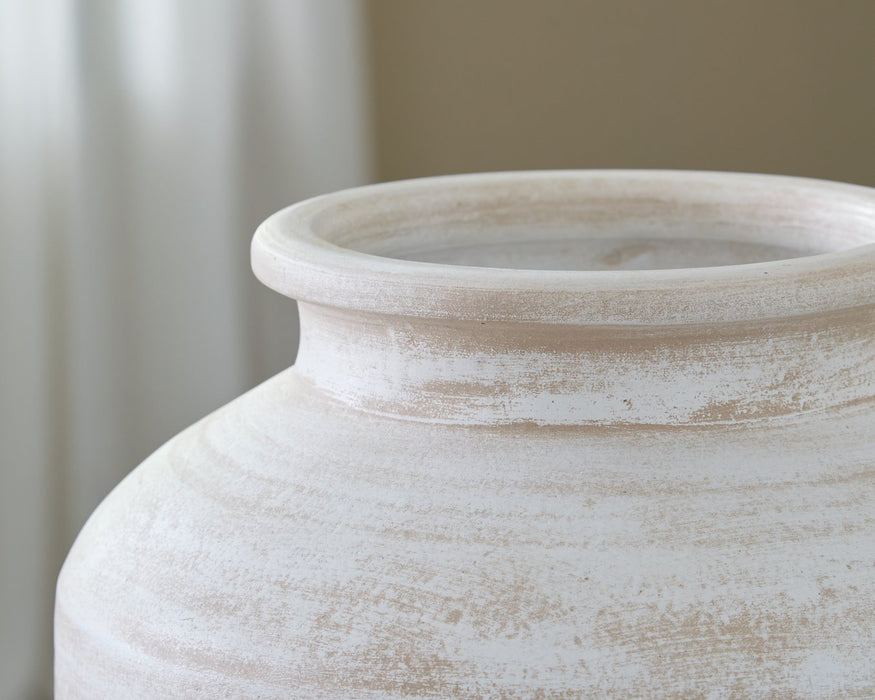 Meadie Vase - AJ's Home Furniture (Macon, GA)