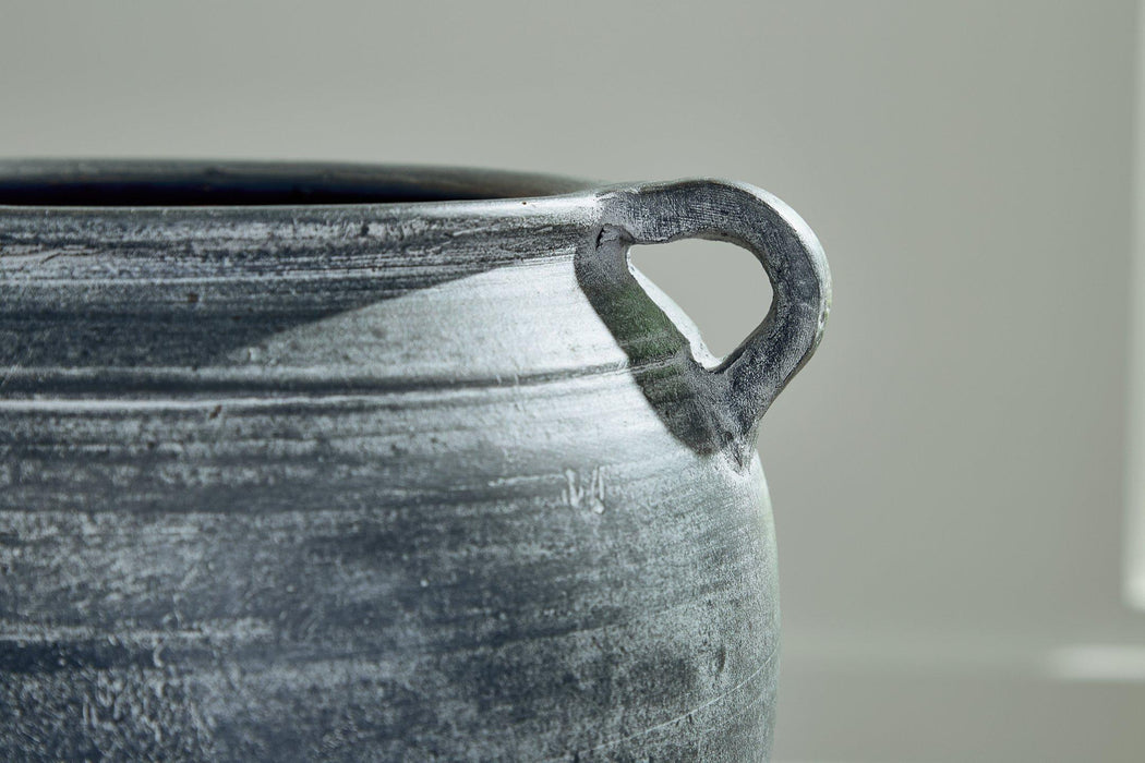 Meadie Vase - AJ's Home Furniture (Macon, GA)